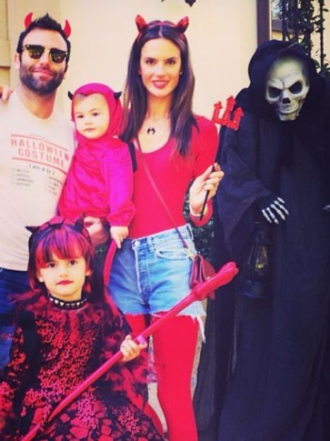 Алессандра Амбросио с мужем и детьми / © Instagram