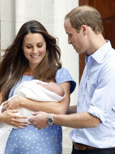 Принц Уильям и герцогиня Кембриджская с сыном принцем Георгом / © EPA/UPG