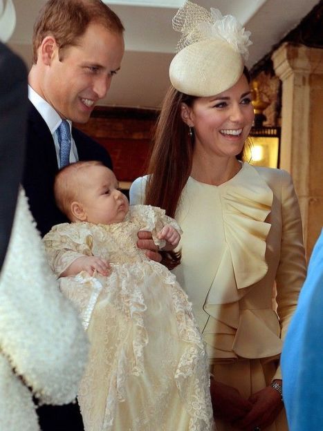 Принц Уильям и герцогиня Кэирин с принцем Георгом / © East News