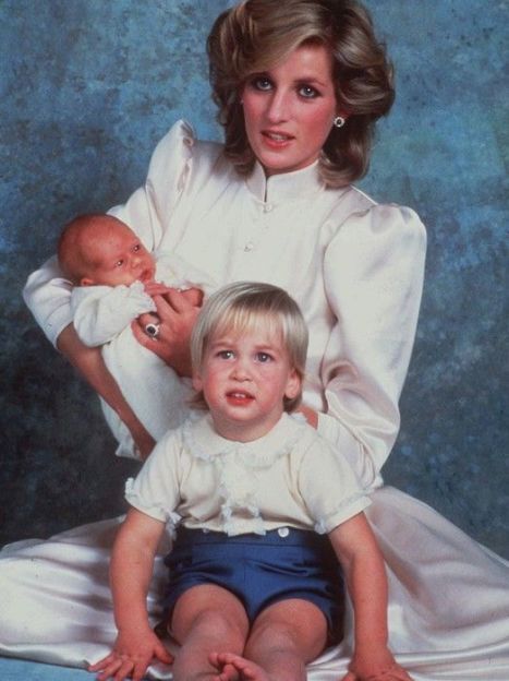 Принцесса Диана с сыновьями Уильямом и Гарри / © East News