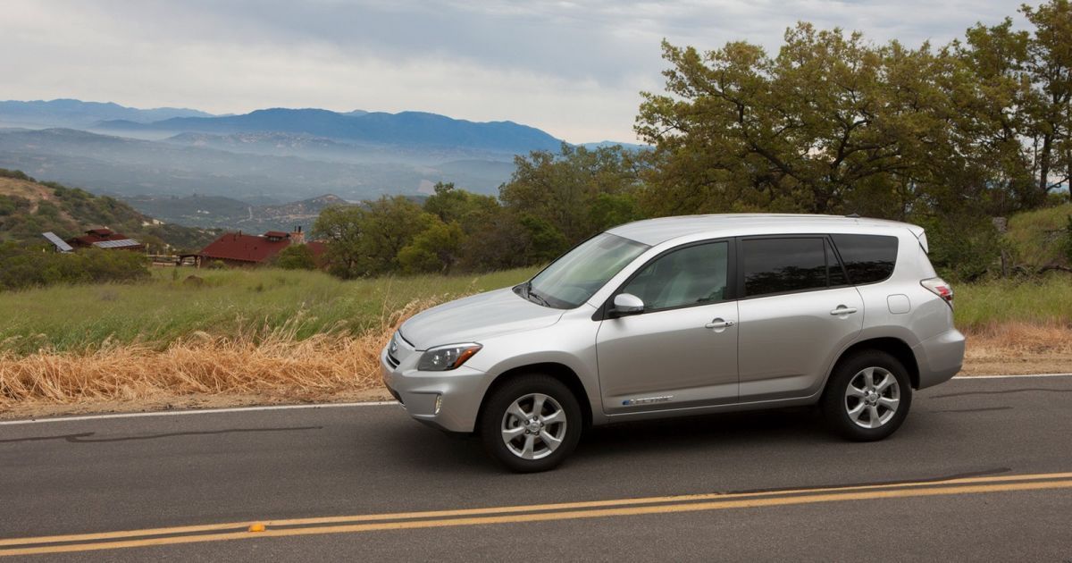 В США электрический RAV4 обойдется в $ 50 000_13