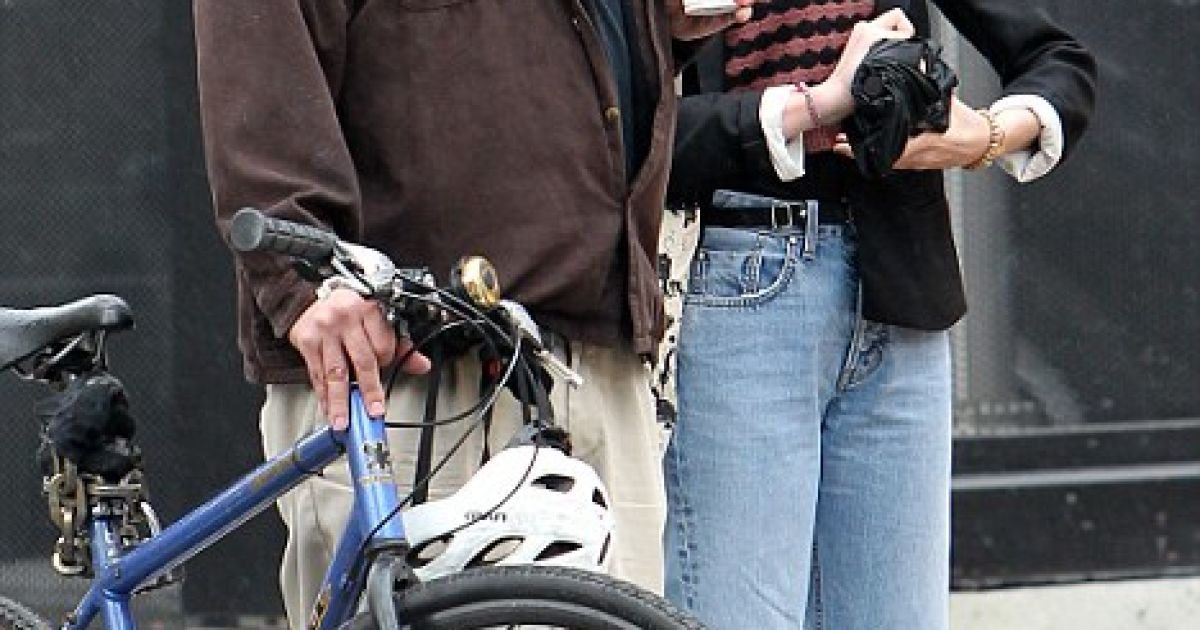 Энн Хэтэуэй на улицах Нью-Йорка