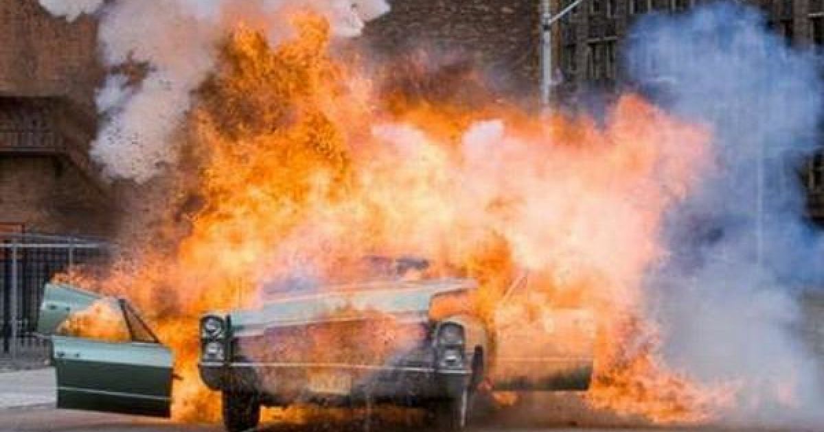 Полиция взорвала неправильно припаркованный автомобиль