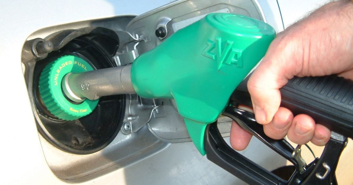 Цены на бензин продолжают снижаться