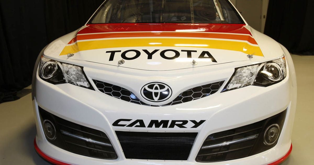 Toyota Camry примет участие в гонках NASCAR