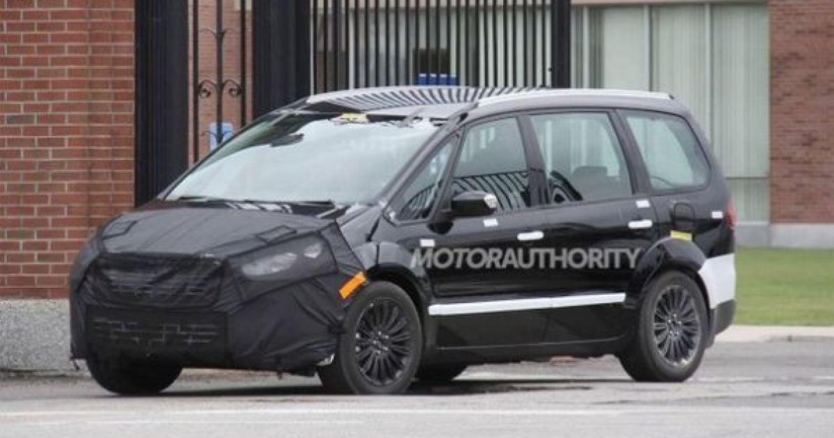 Ford тестирует новый S-MAX