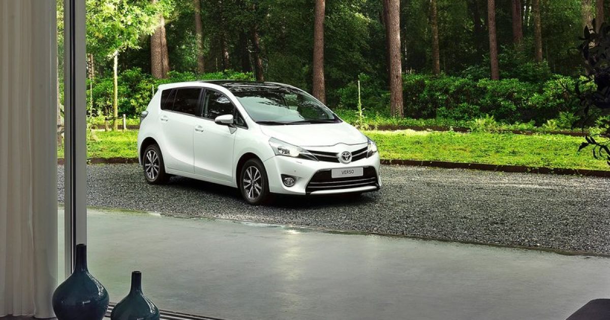 Toyota обнародовала фотографии обновленного компактвэна Verso