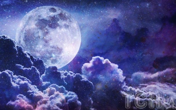 Клубничное полнолуние 11 июня 2025: самые популярные приметы и предрассудки