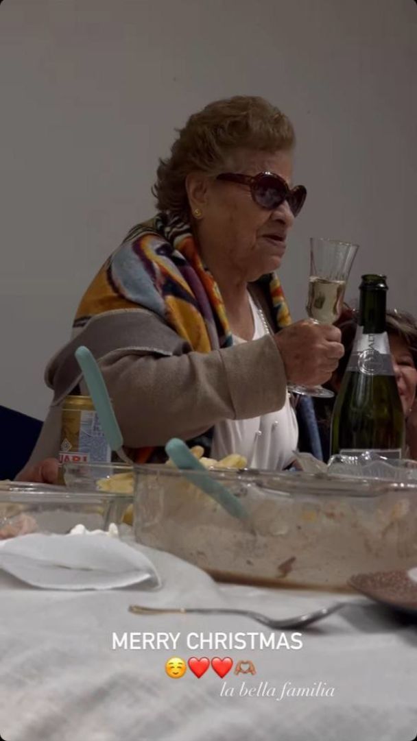 Мишель Андраде с бабушкой / © instagram.com/mishvirmish