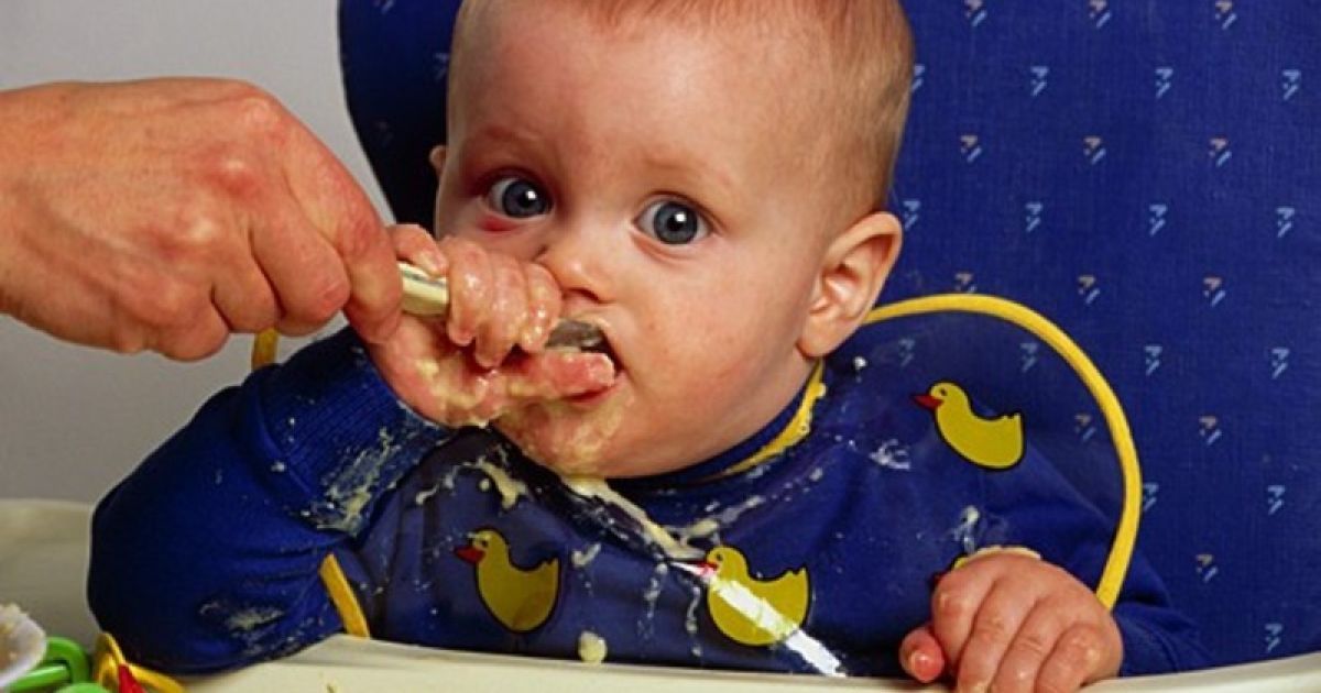 Чего нельзя делать, если ребёнок в 7 месяцев не хочет есть прикорм
