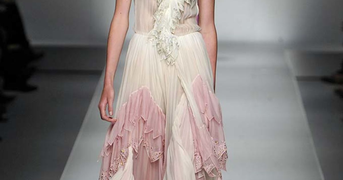 Коллекция Blumarine прет-а-порте сезона весна-лето 2013 / © East News