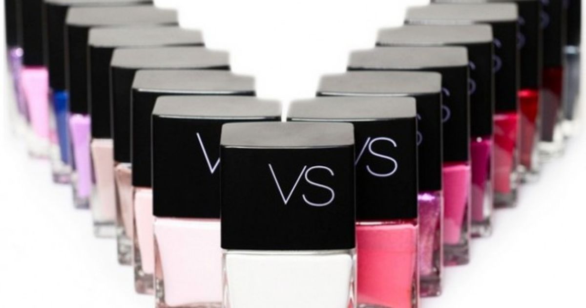 Праздничный маникюр Victoria's Secret