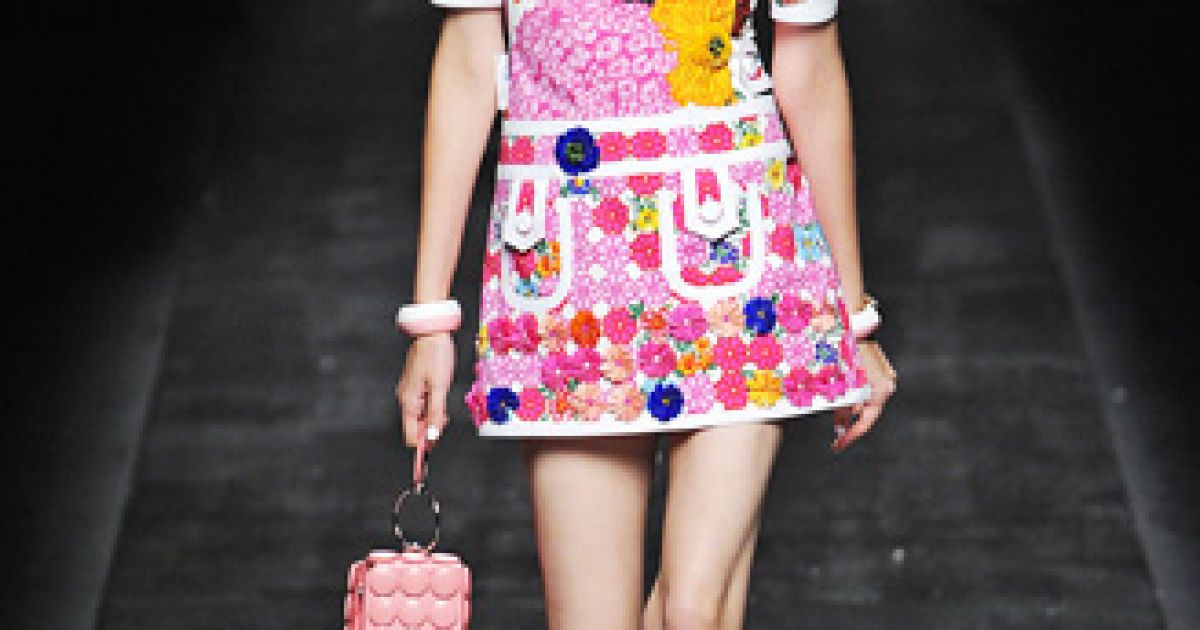 Коллекция Moschino прет-а-порте сезона весна-лето 2013 / © East News