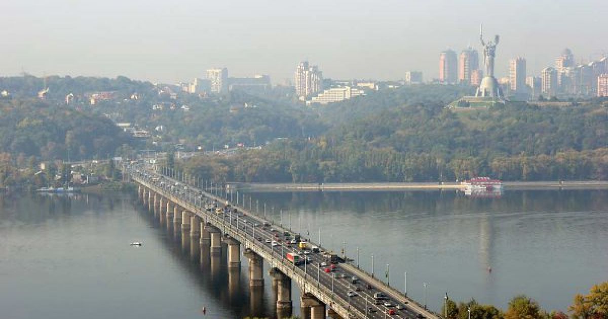 В Киеве ограничат движение по мосту Патона