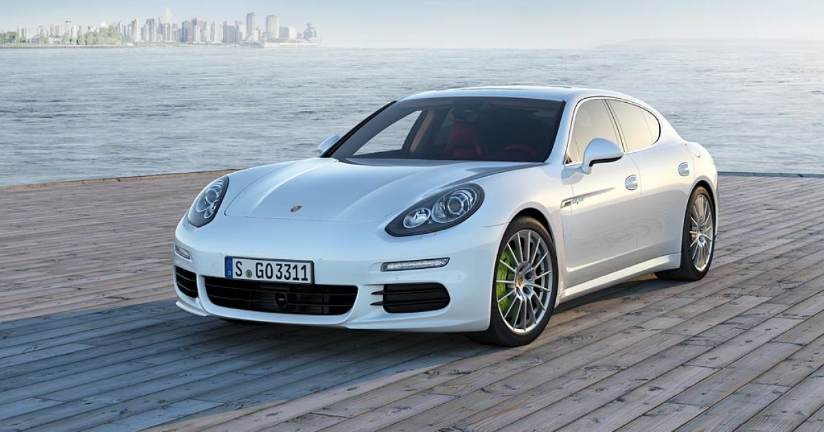 В Украине озвучены цены на обновленный Porsche Panamera