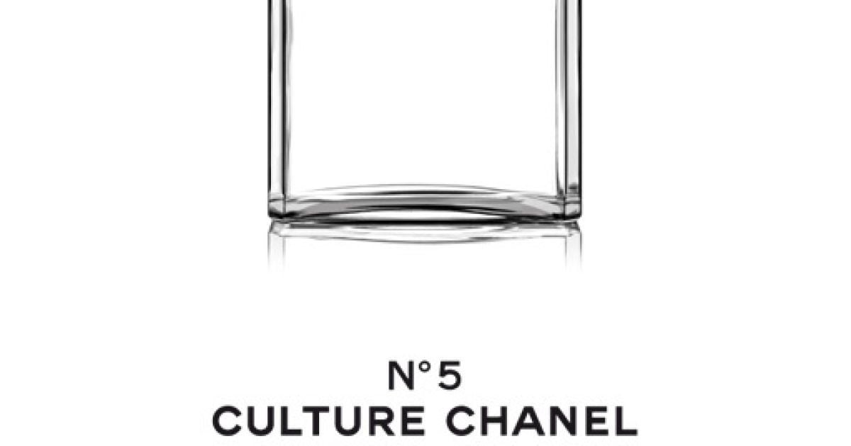 Выставка Chanel №5 в Париже