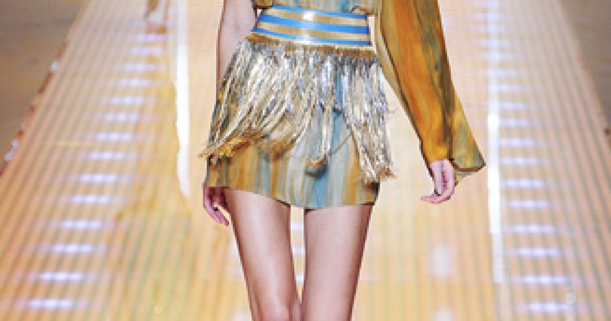 Коллекция Versace прет-а-порте сезона весна-лето 2013 / © East News