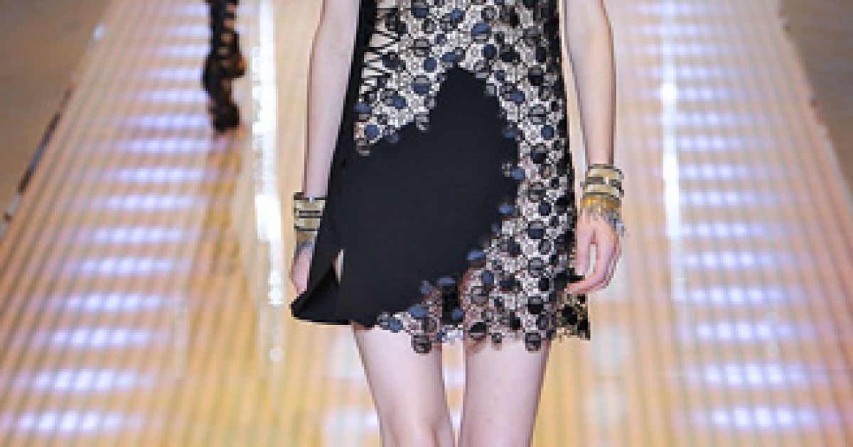 Коллекция Versace прет-а-порте сезона весна-лето 2013 / © East News