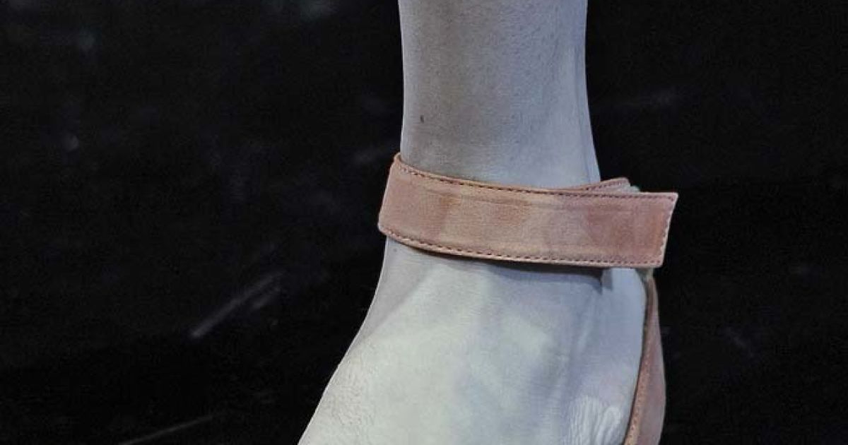 Emporio Armani прет-а-порте весна-лето 2013 / © East News