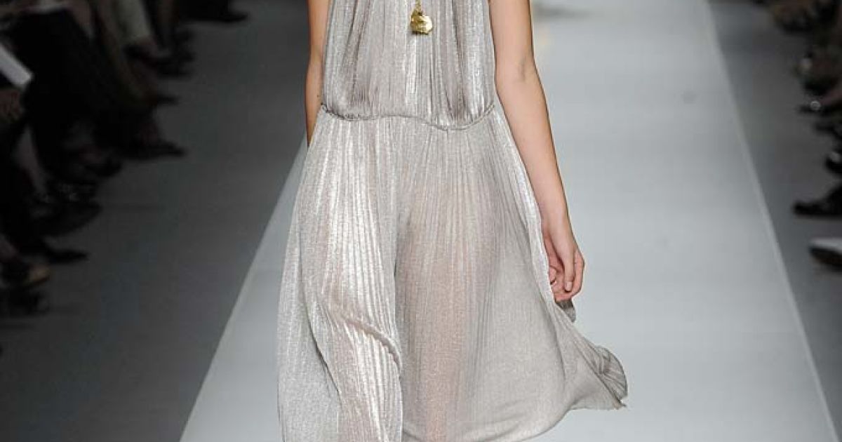 Коллекция Blumarine прет-а-порте сезона весна-лето 2013 / © East News