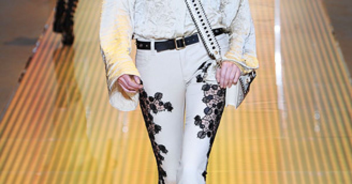 Коллекция Versace прет-а-порте сезона весна-лето 2013 / © East News
