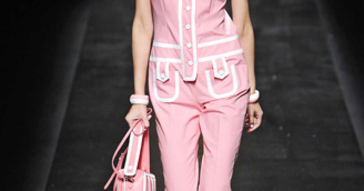 Коллекция Moschino прет-а-порте сезона весна-лето 2013 / © East News