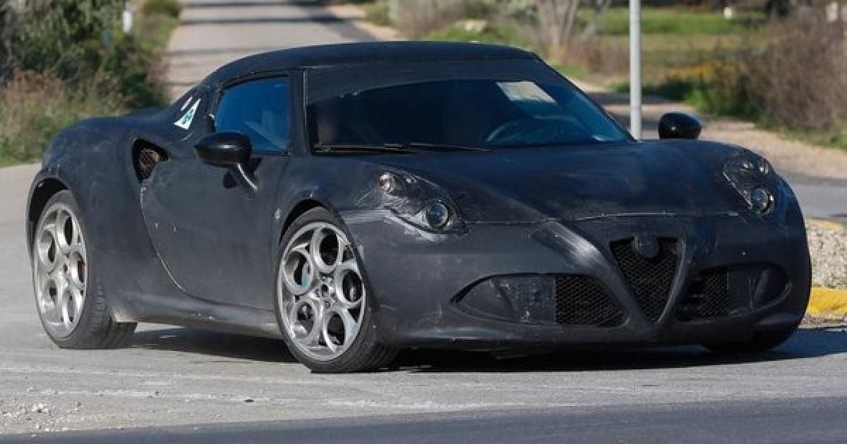 Серийное купе Alfa Romeo 4C попало в объектив фотокамер