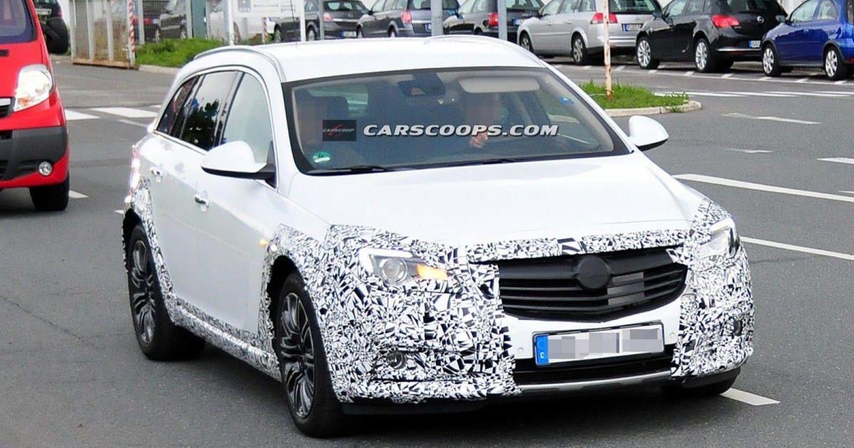 В Сети появились фото "вседорожного" универсала Opel Insignia