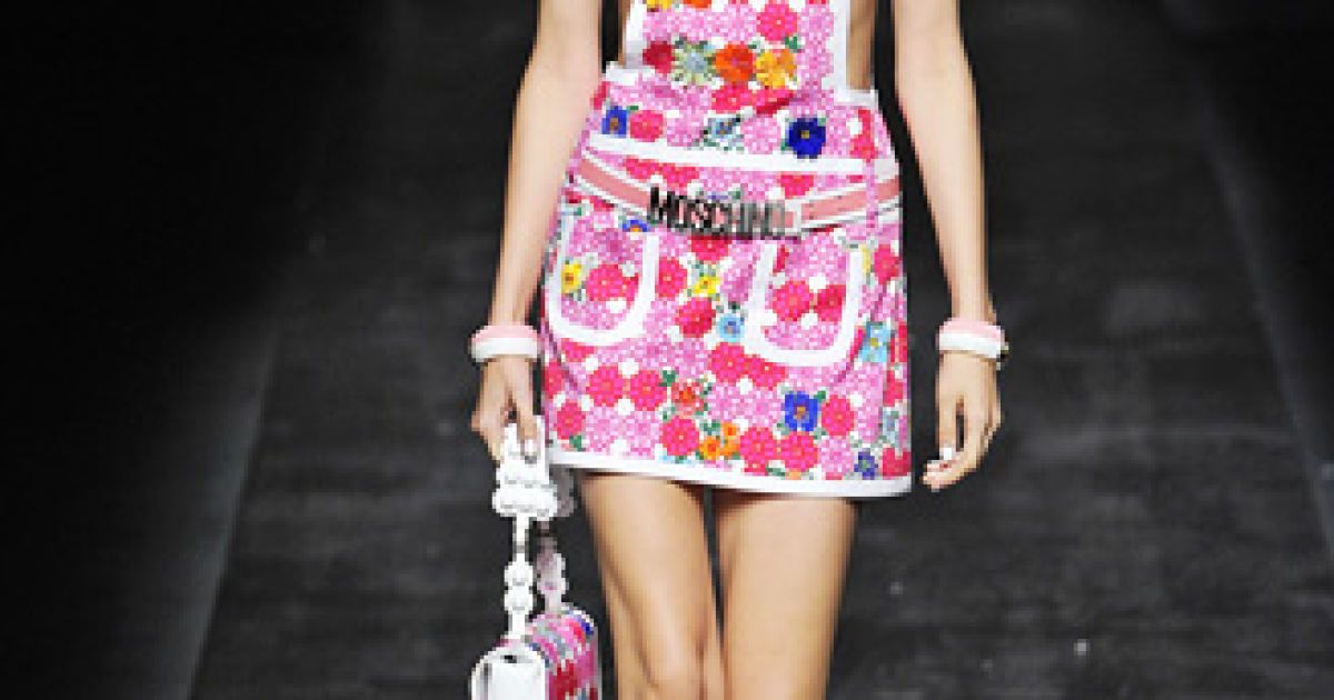 Moschino прет-а-порте весна-лето 2013 / © East News