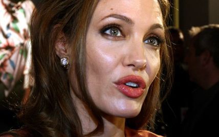 Анджелина Джоли удалила грудь