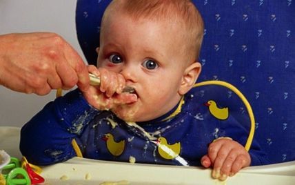 Годовалый ребенок не ест прикорм: что делать?