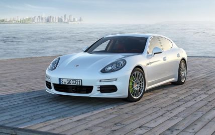 В Украине озвучены цены на обновленный Porsche Panamera