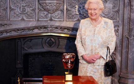 Королева Елизавета II получила премию BAFTA