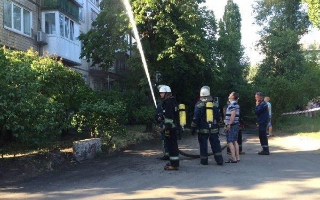 Пожежники намагаються погасити вогонь. / © Громадське ТБ