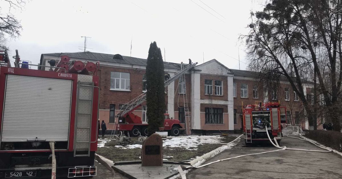 В Хмельницкой области горела районная больница: эвакуировали 16 медиков и 7 больных