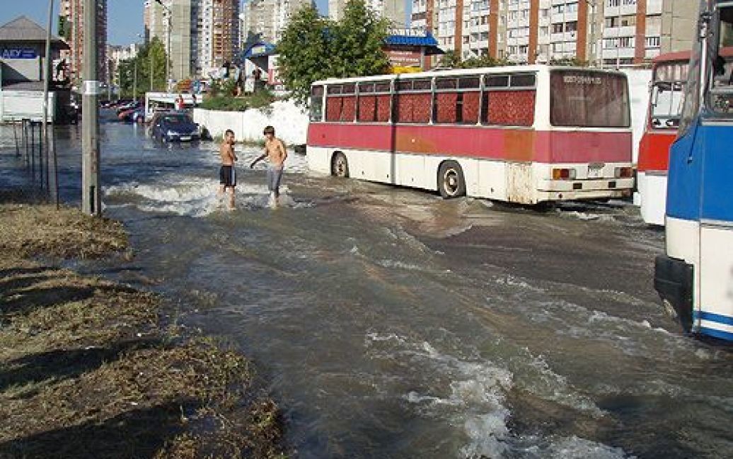 У Києві затопило кілька автостоянок через прорив труби / © БЮТ-Батьківщина