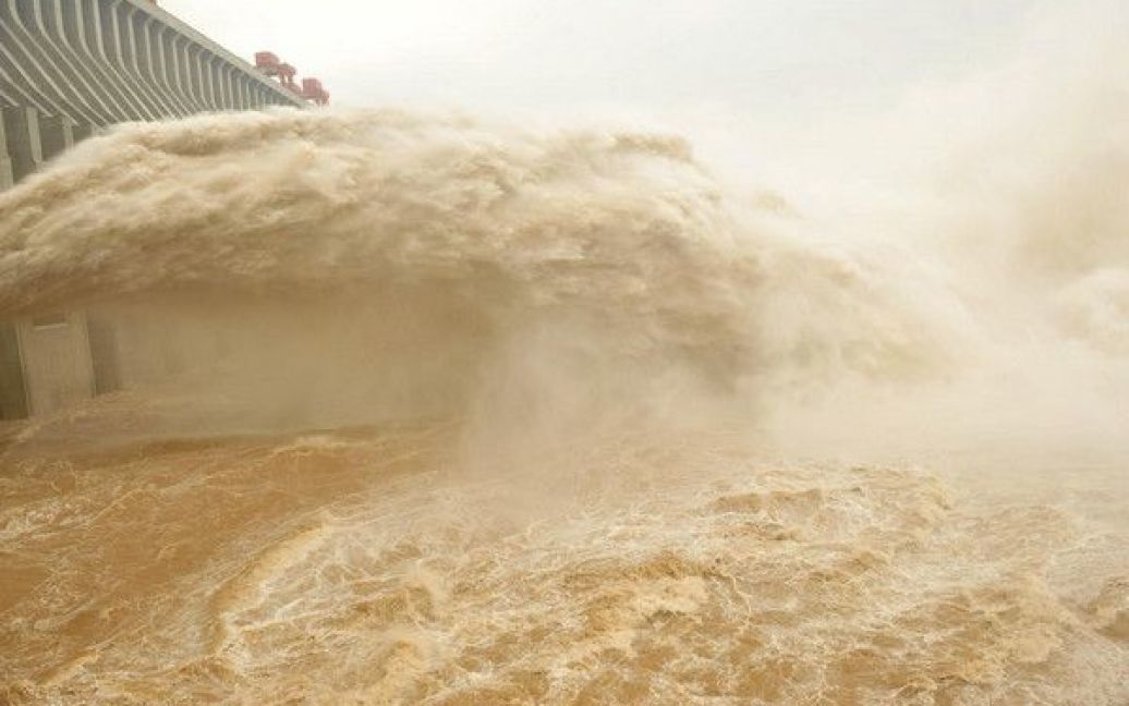 Найпотужніша у світі гребля витримала рекордний натиск води / © Xinhua
