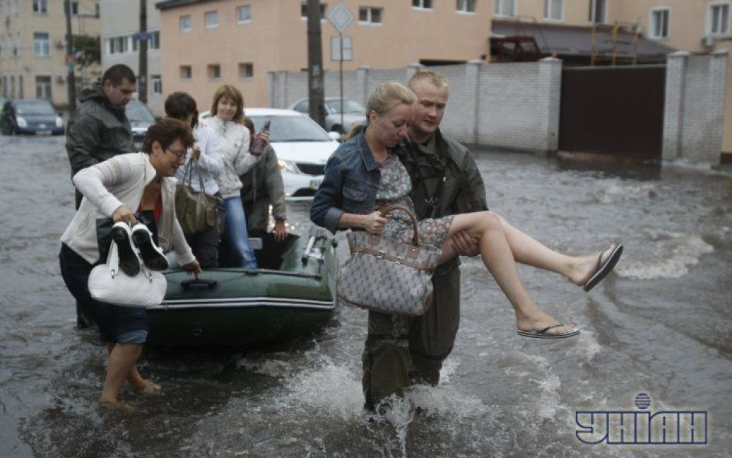 Потоп у Києві утворив на Оболоні нове озеро / © УНІАН