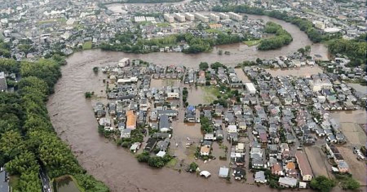 Сильні дощі заливають міста і селища на острові Кюсю
