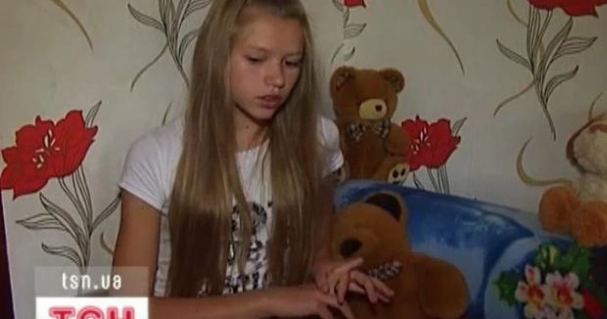 Ще недавно 15-річна Ніна змушена була терпіти образи у школі через те, що її мама - нерідна