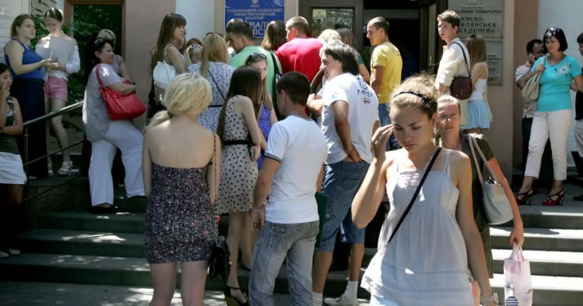 Наступного літа у вишах країни буде спекотно