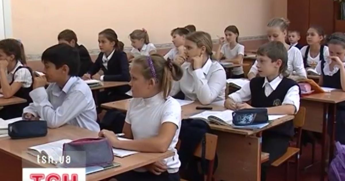 Дітям та вчителям дошкуляє жахливий сморід