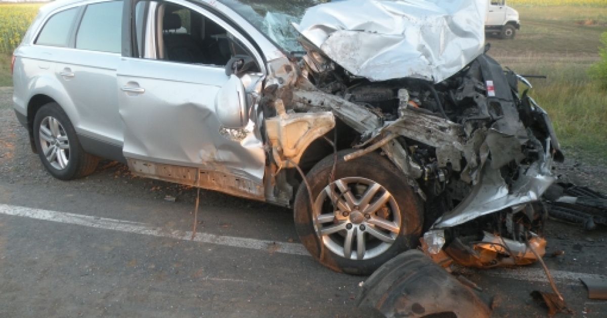 В аварії вантажівки з позашляховиком Москаля, на капоті останнього не залишилося живого місця