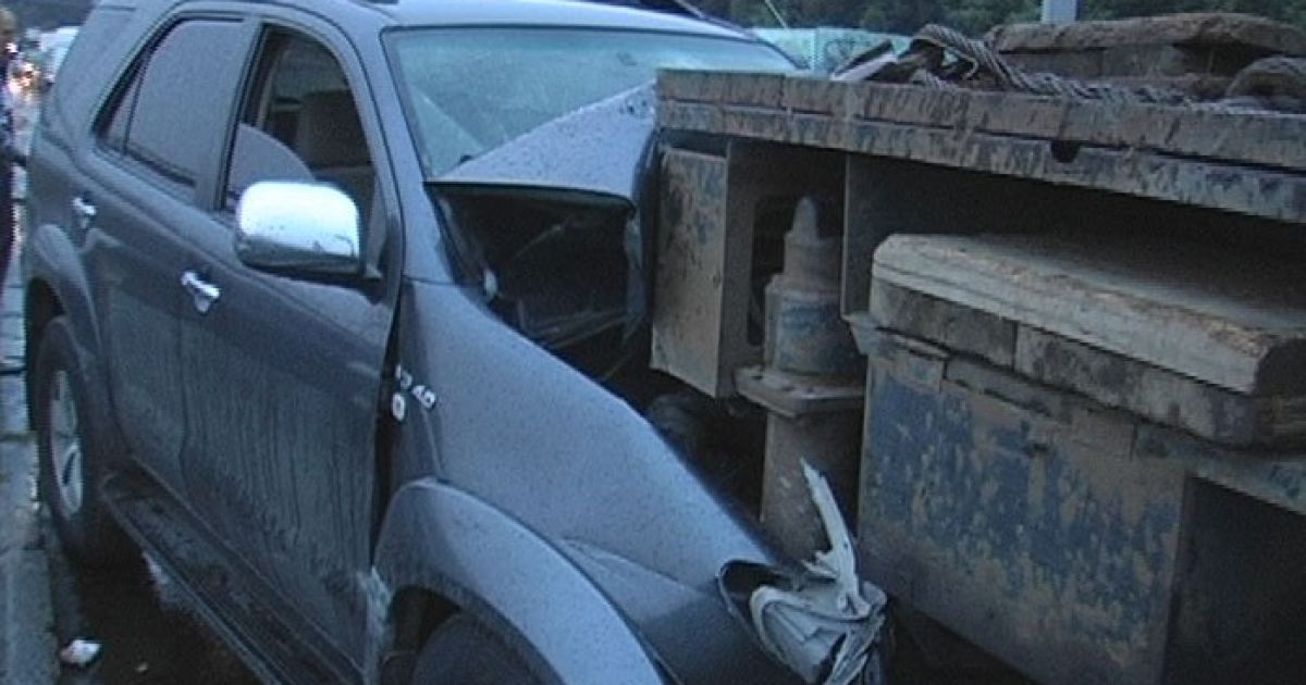 Жахливе ДТП в Києві: 5 машин зіткнулися на набережній / © magnolia-tv.com