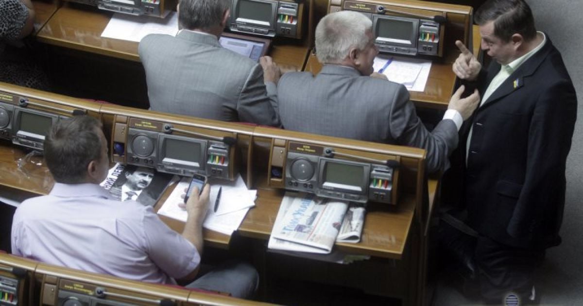 Середній вік народного депутата 45 років