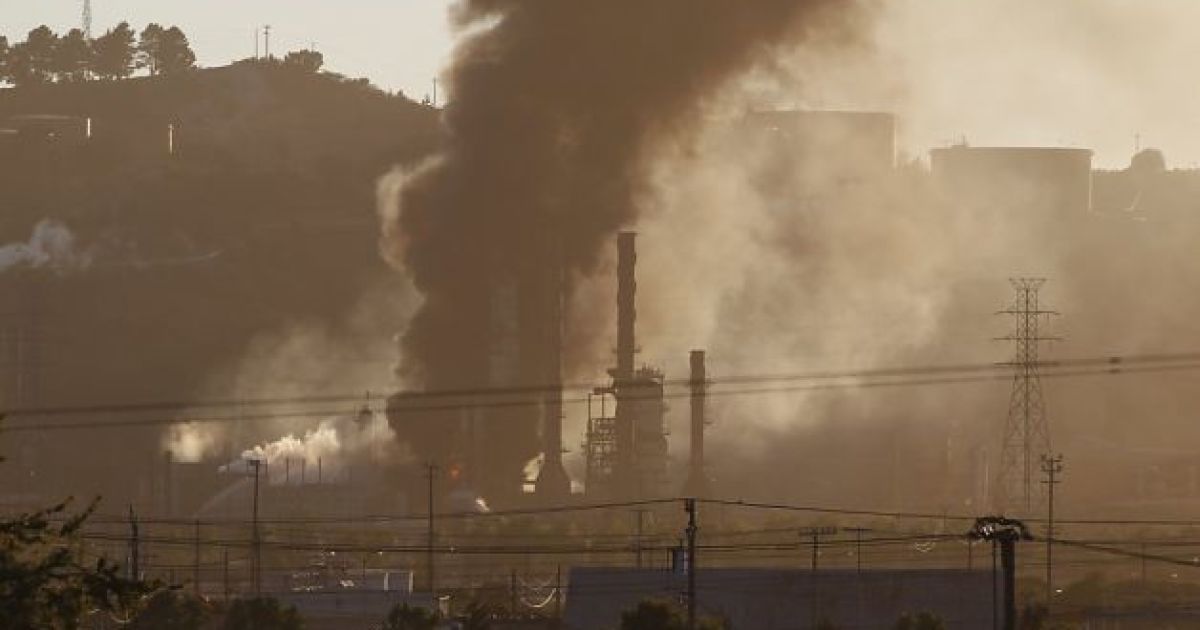 Велика пожежа охопила нафтопереробний завод Chevron / © San Francisco Chronicle