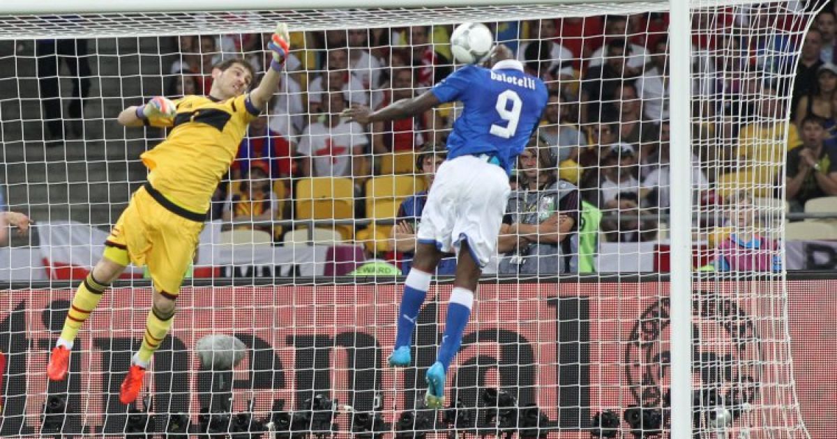 На Євро-2012 в середньому за гру забивали 2,45 голи.