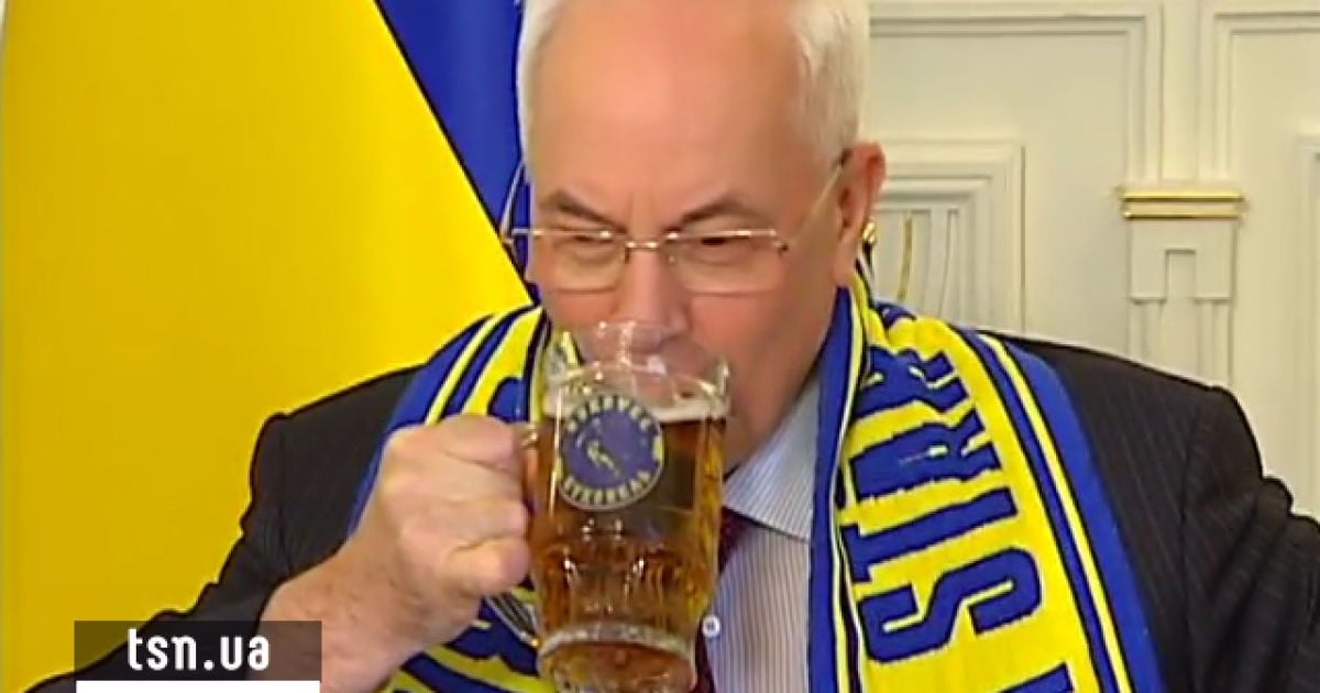 БЮТ вирішив, що у Азарова важке похмілля