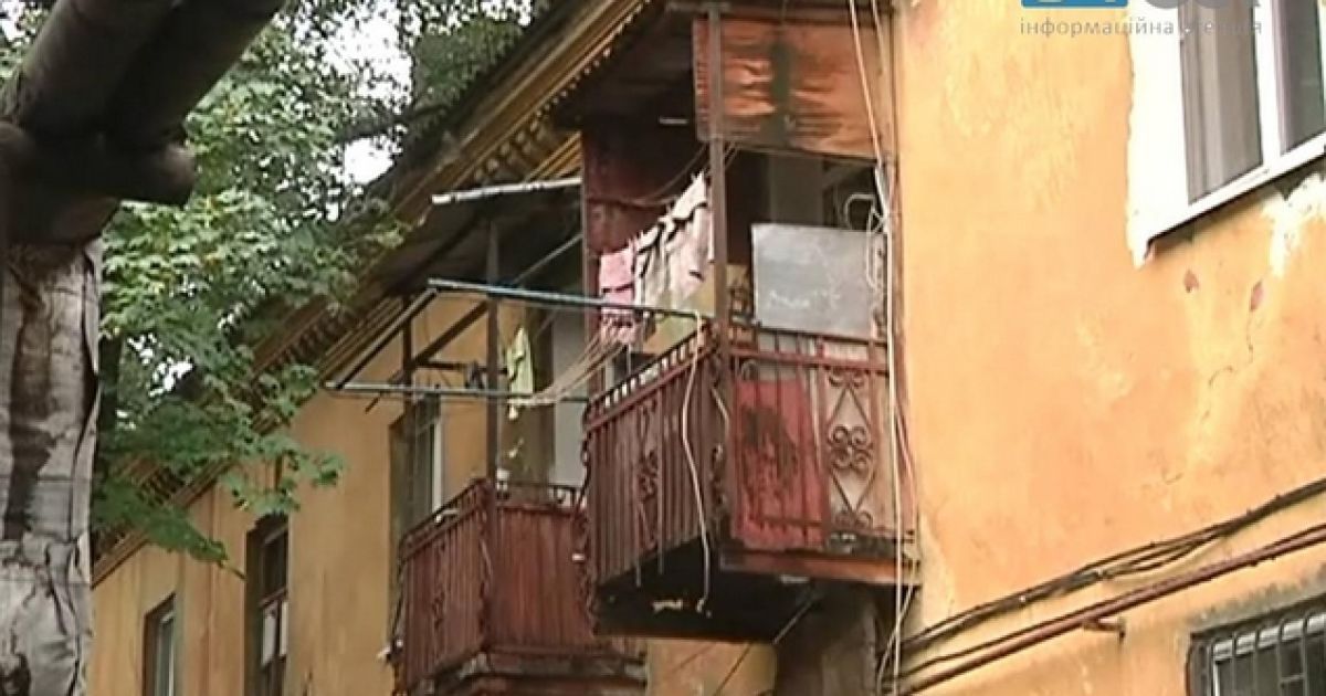 В результаті падіння 74-річна жінка зламала обидві руки. Ілюстрація