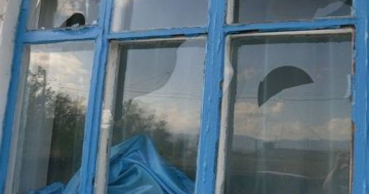 Град у Криму пробив стіни та повибивав шибки